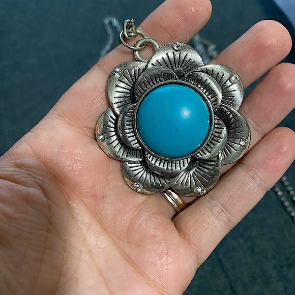 2 flower pendent necklaces - Picture 2 of 3